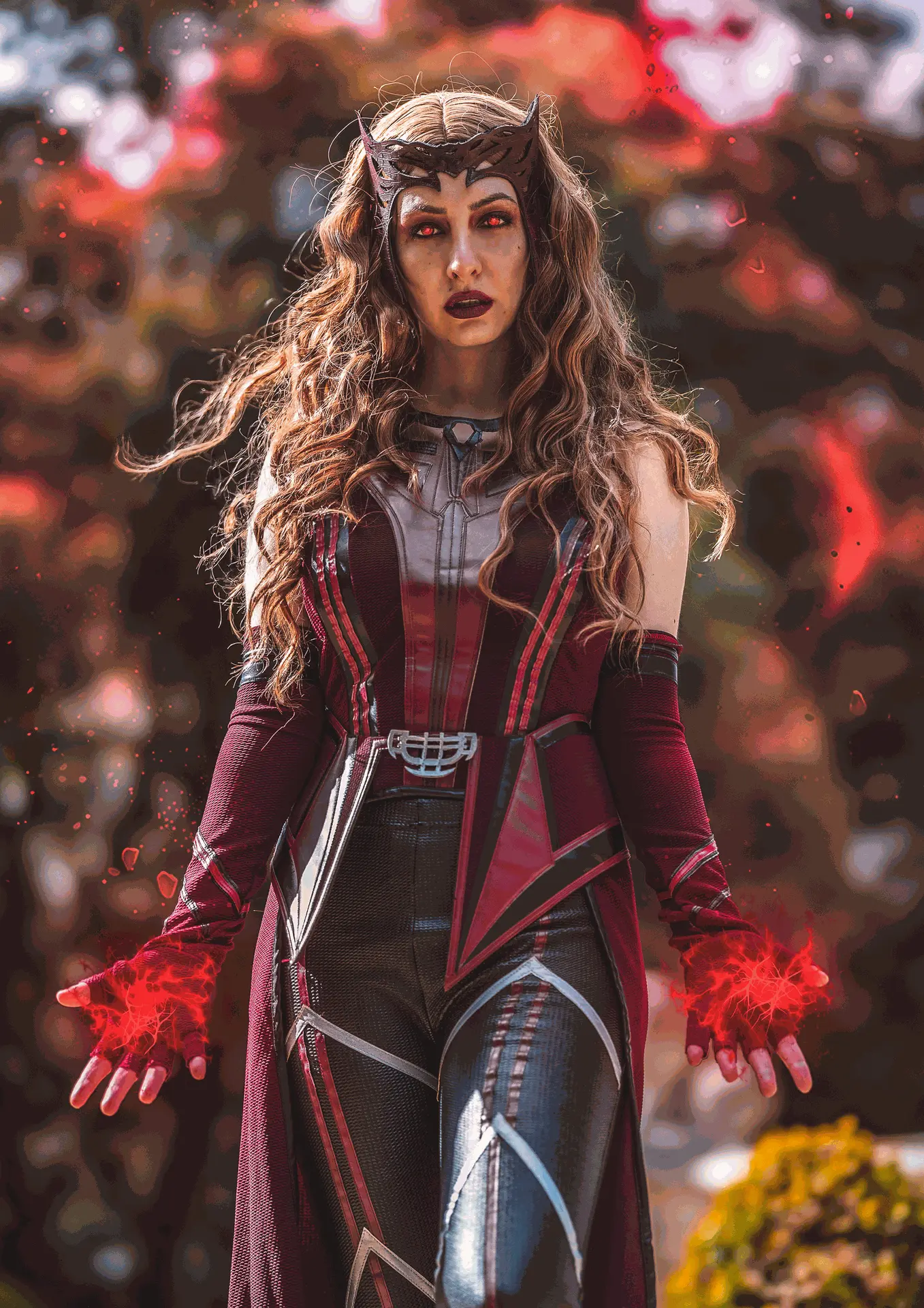 Cosplay Bruja Escarlata UCM Ittara con Darkhold hecho a mano
