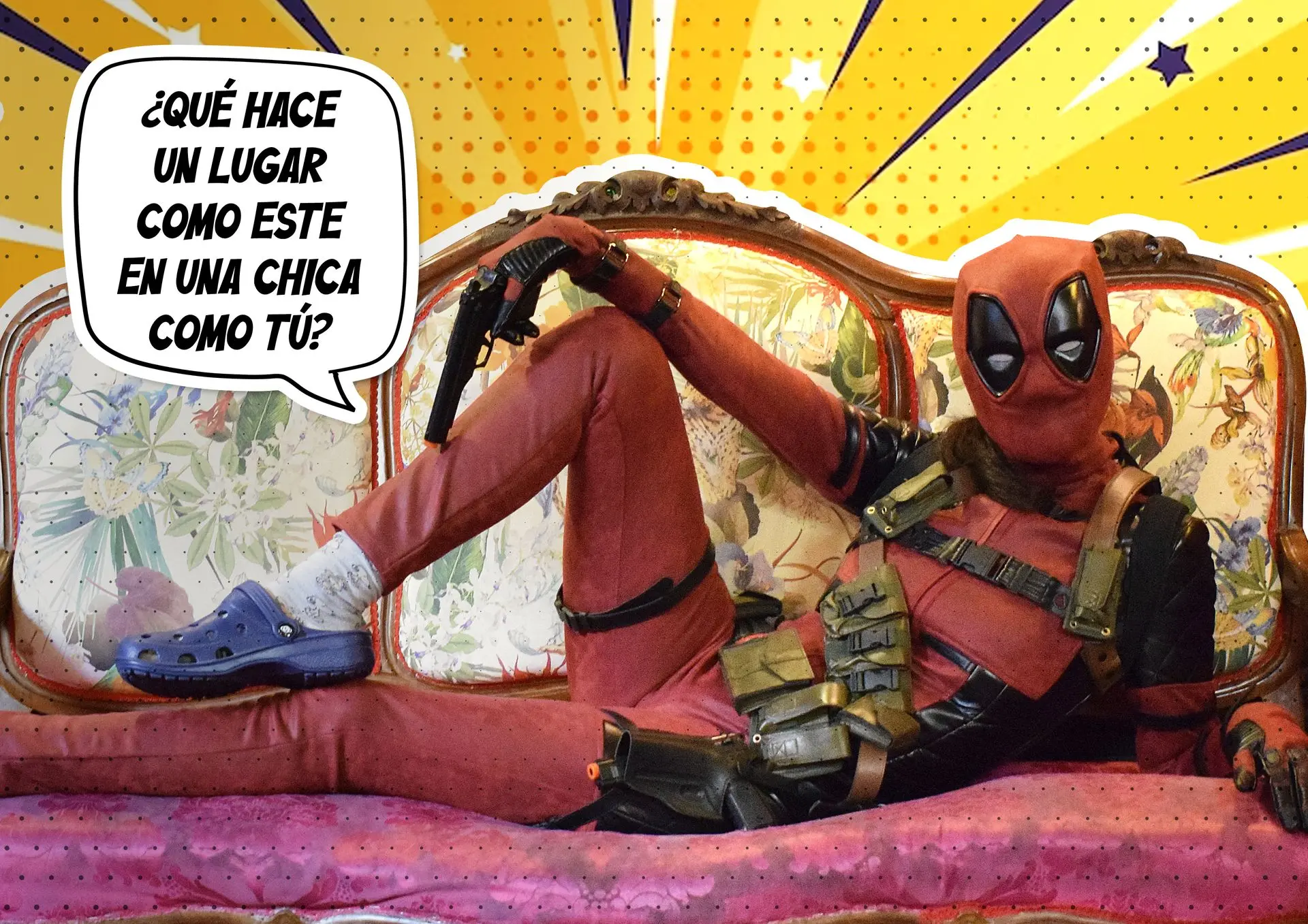 Cosplay Deadpool por SoyIttara en tono humorístico con crocs