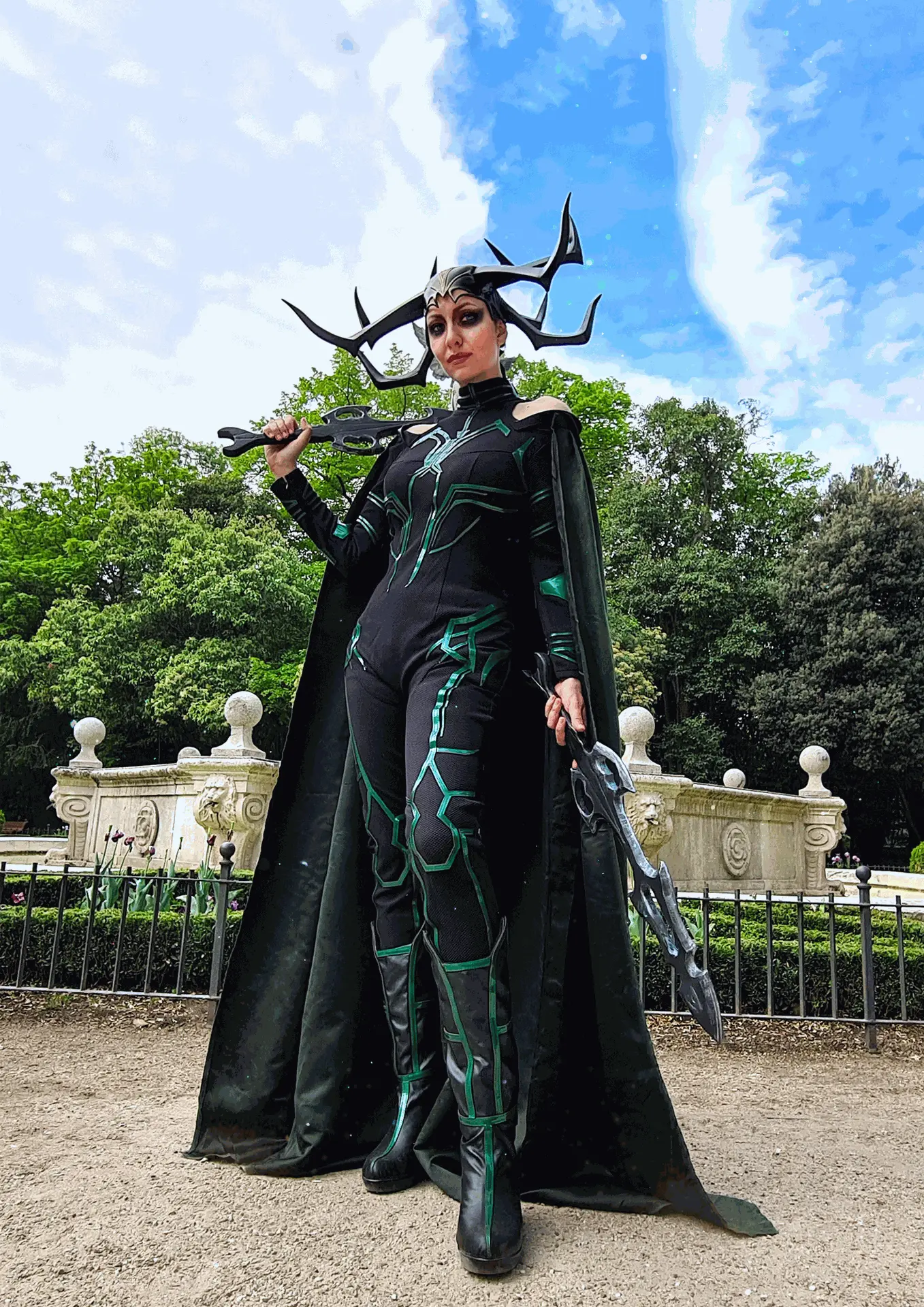 Cosplay Hela Thor Ragnarok por Soyittara con cuernos