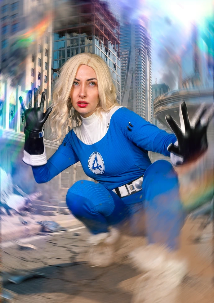 Soyittara caracterizada como Sue Storm de Los 4 Fantásticos