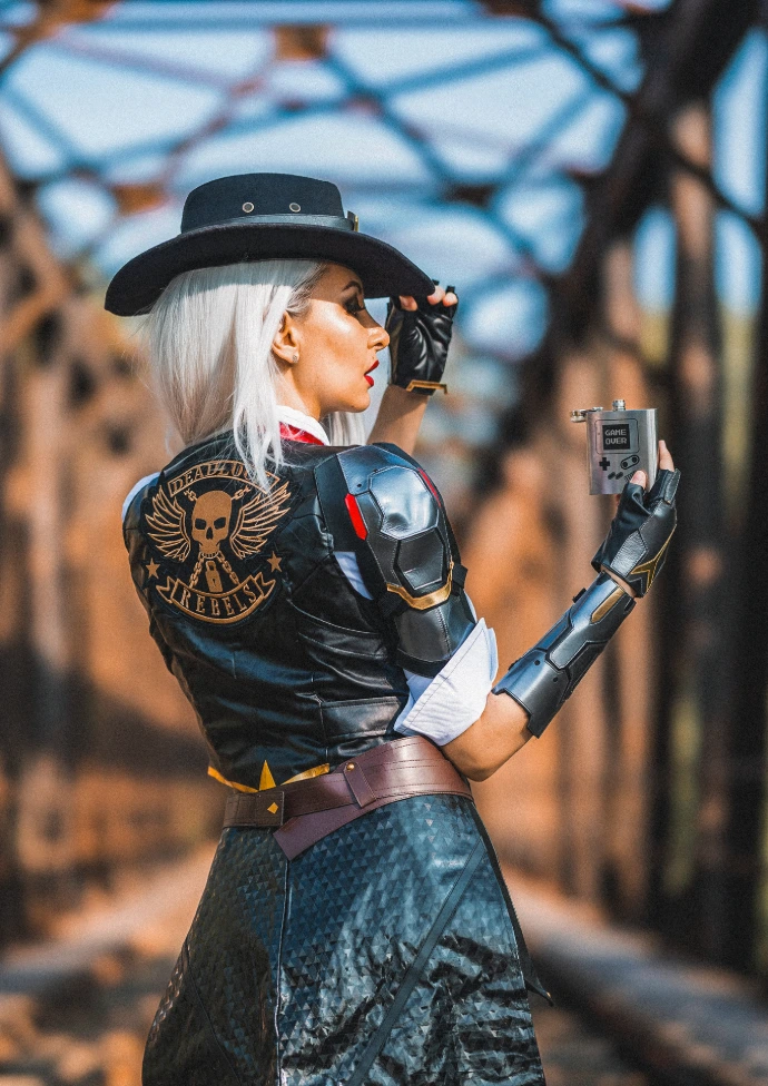 Ashe del videojuego Overwatch cosplay profesional