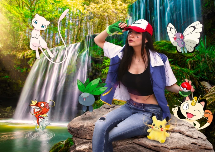 Cosplayer anime de Pokémon Ash Ketchum con Magikarp y Pikachu