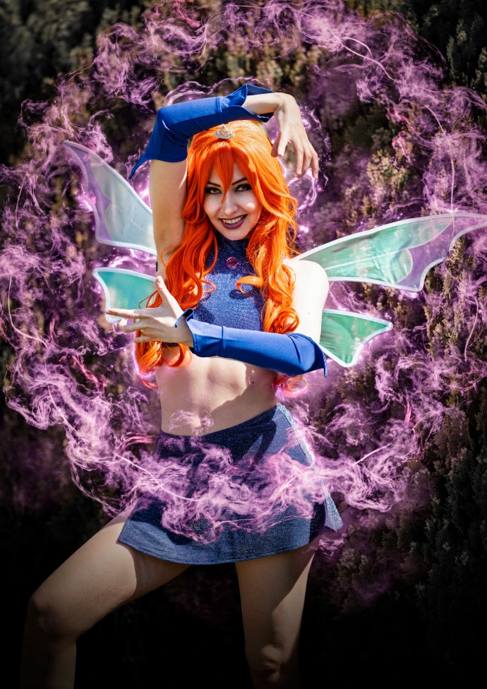 Cosplay de Bloom Oscura de las Winx de Micotaku