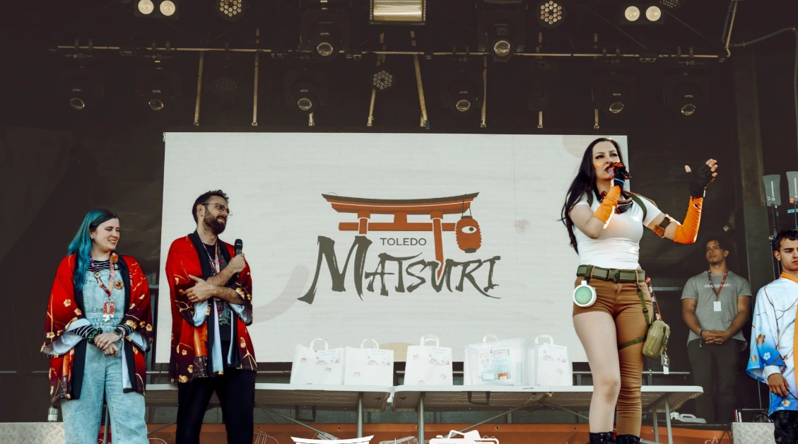 Speaker profesional en España durante evento anime y manga