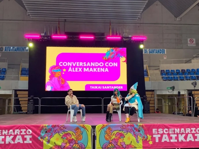 Conductora de entrevistas profesional en un evento en directo